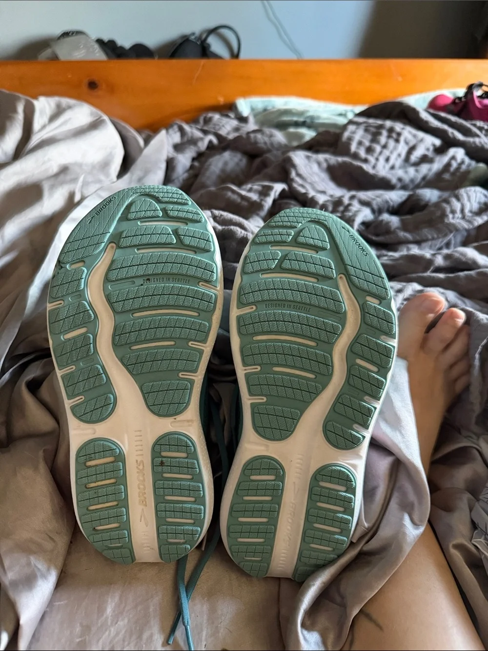Brooks Women's Teal Running Sneakers with Pink Accents